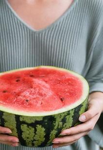 杭州小伙吃瓜,一场吃瓜引发的社交风暴