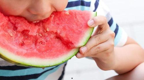 哥哥吃瓜肚子疼