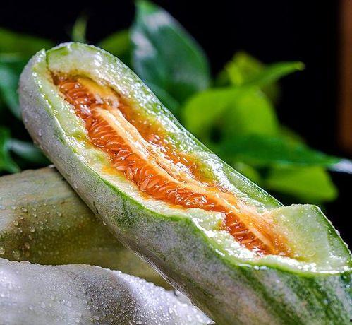 羊角蜜甜瓜吃瓜,甜蜜滋味，尽享夏日清凉